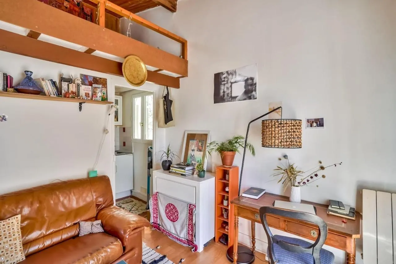Mezzanine Studio In The 20Th District Apartment Paris