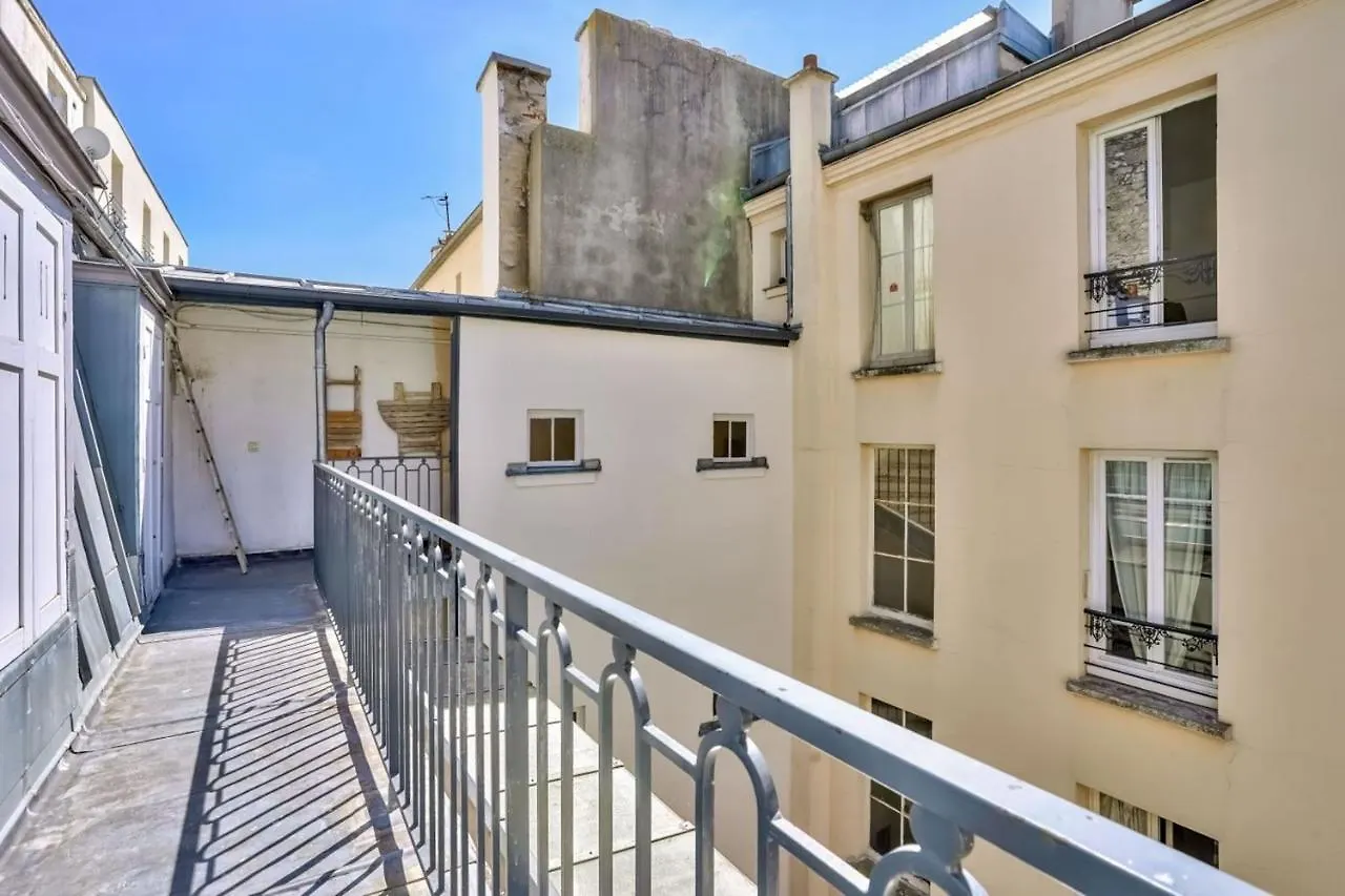 Mezzanine Studio In The 20Th District Apartment Paris France